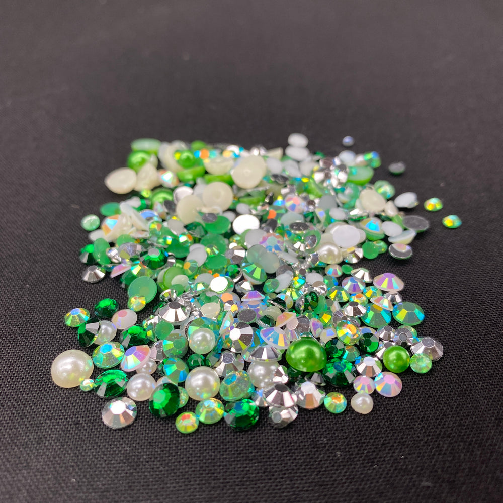 
            
                Load image into Gallery viewer, ✨ The Baking Spirits Bright Mini Collection - Multicolored Resin Rhinestones &amp;amp; Half Pearls 100g
            
        