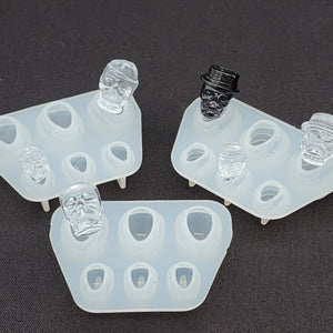 
            
                Load image into Gallery viewer, The Cute But Creepy Collection - Tiny Skull Molds
            
        