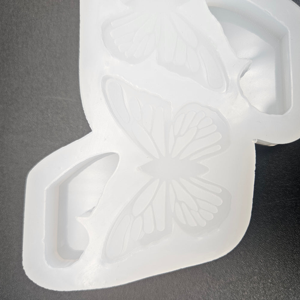 
            
                Load image into Gallery viewer, Butterfly Straw Topper Mold
            
        