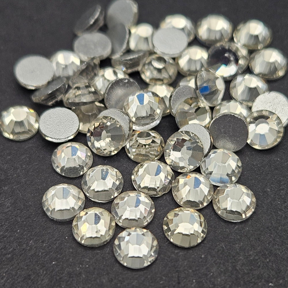 
            
                Load image into Gallery viewer, Single Color Rhinestones - Crystal - GLASS
            
        