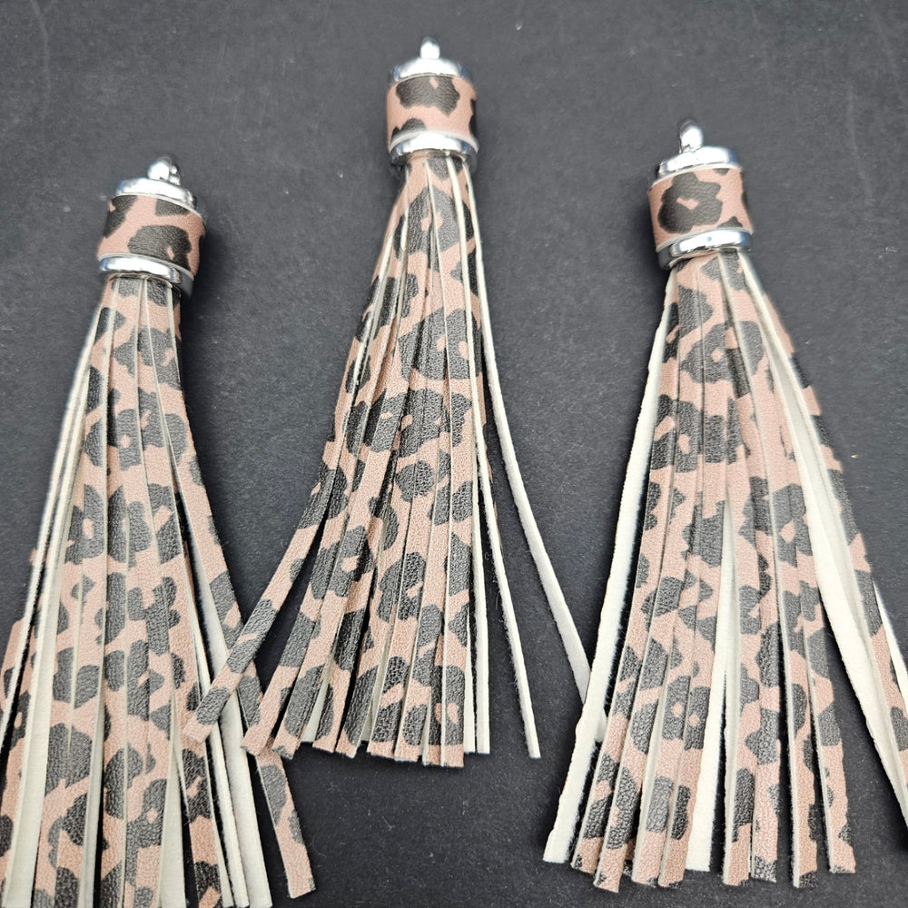 
            
                Load image into Gallery viewer, Tassels - Cheetah - Set of 3
            
        
