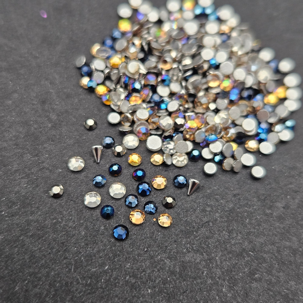 
            
                Load image into Gallery viewer, Itty Bitty Glass Rhinestones - Dancing In The Moonlight
            
        