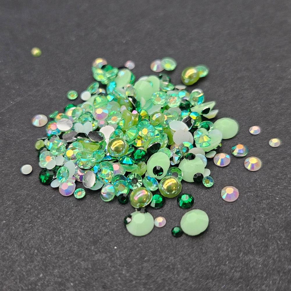
            
                Load image into Gallery viewer, Micro Mix Resin - Evergreen
            
        