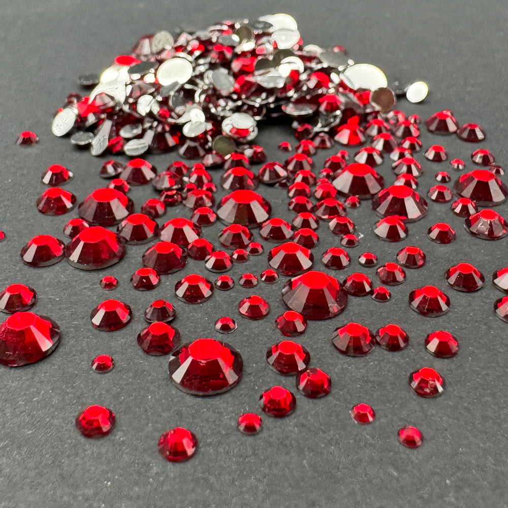 
            
                Load image into Gallery viewer, Single Color Rhinestone Mix - Dark Red - RESIN
            
        