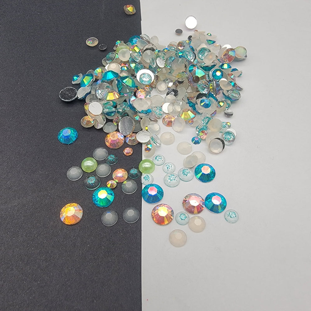 
            
                Load image into Gallery viewer, Multicolored Rhinestone Mix - HELLO JUNE - RESIN
            
        