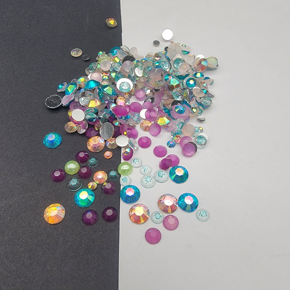 
            
                Load image into Gallery viewer, Multicolored Rhinestone Mix - HELLO JUNE - RESIN
            
        