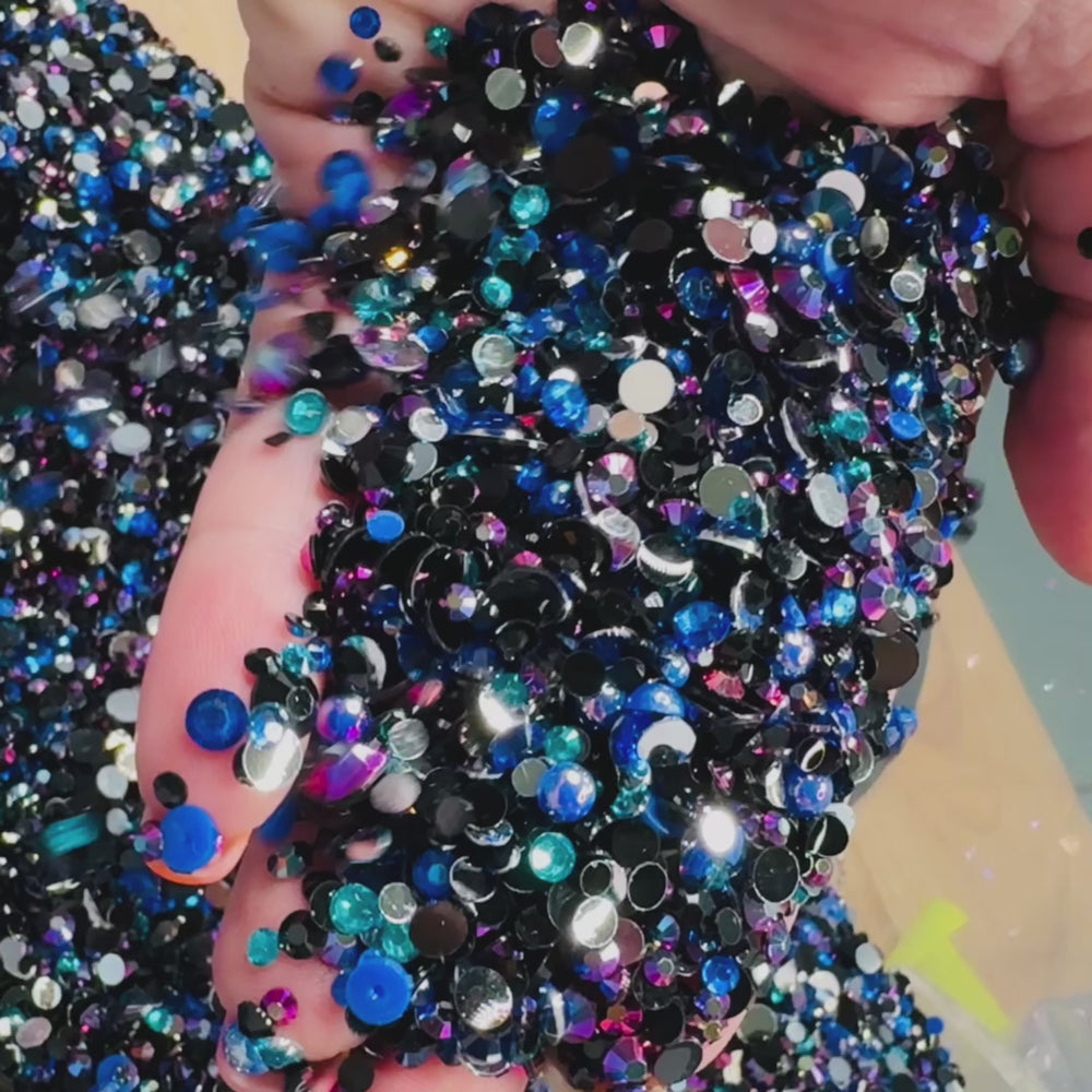 
            
                Load and play video in Gallery viewer, Multicolored RESIN Rhinestone Mini Mix - Midnight Sky
            
        