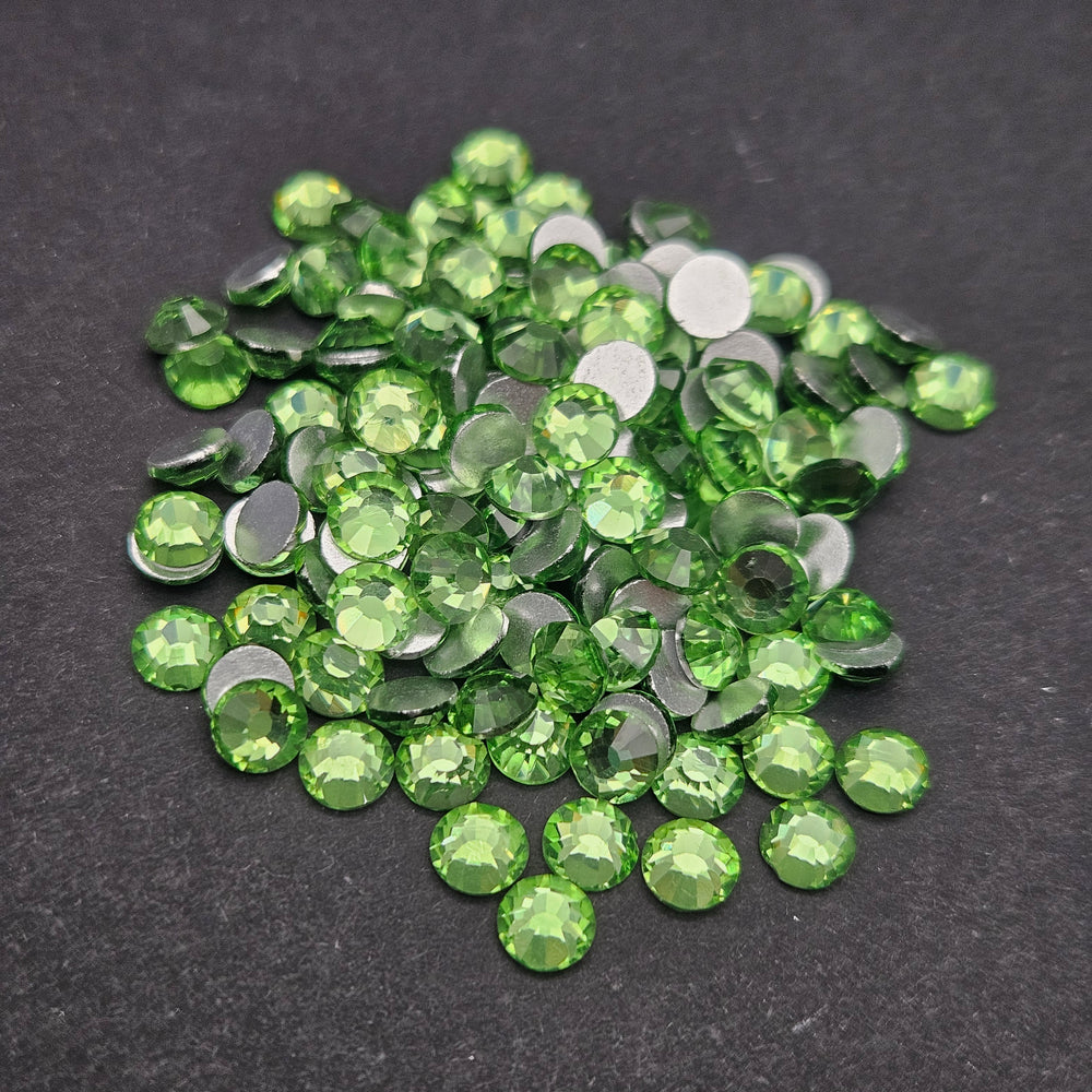 
            
                Load image into Gallery viewer, Single Color Rhinestones - Peridot - GLASS
            
        