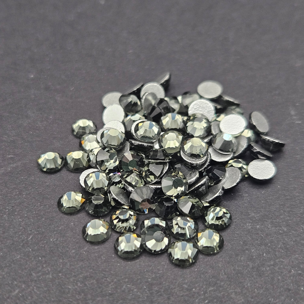 
            
                Load image into Gallery viewer, Single Color Rhinestones - Smoke - GLASS
            
        