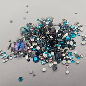 
            
                Load image into Gallery viewer, Multicolored Rhinestone Mix - Magical Eye - Glass
            
        