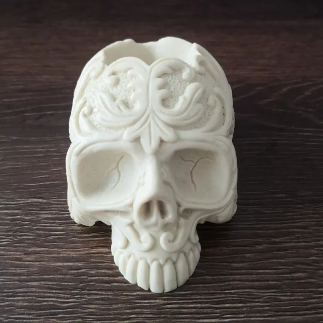 
            
                Load image into Gallery viewer, Skull Flower Pot Mold
            
        