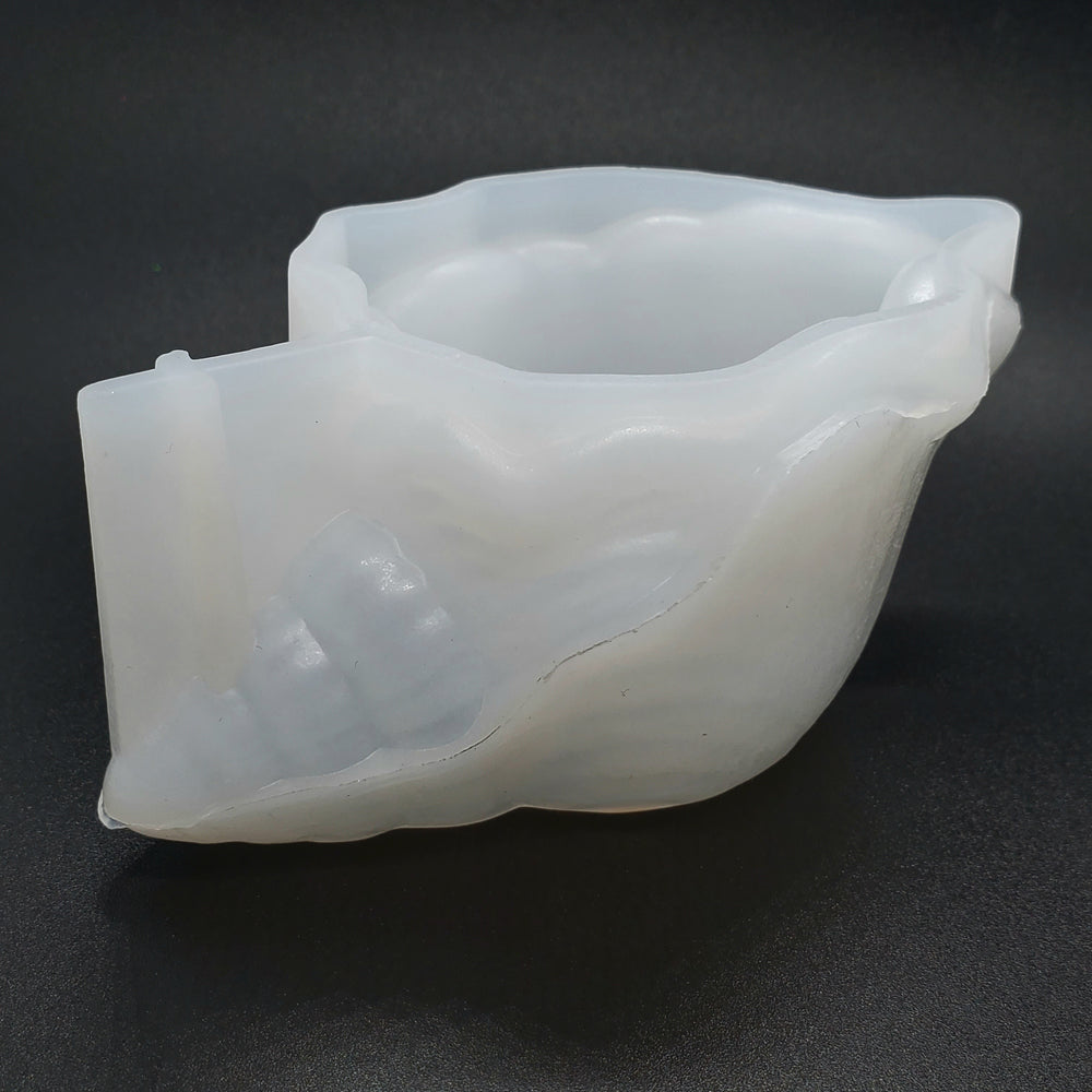 
            
                Load image into Gallery viewer, Short Conch Shell Dish Mold
            
        