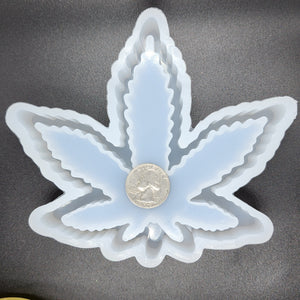
            
                Load image into Gallery viewer, Weed Leaf Ashtray Mold
            
        
